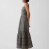 Robe longue à volants ajourés