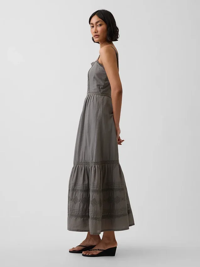 Robe longue à volants ajourés