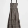 Robe longue à volants ajourés