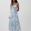 Robe longue à volants et nœud dans le dos