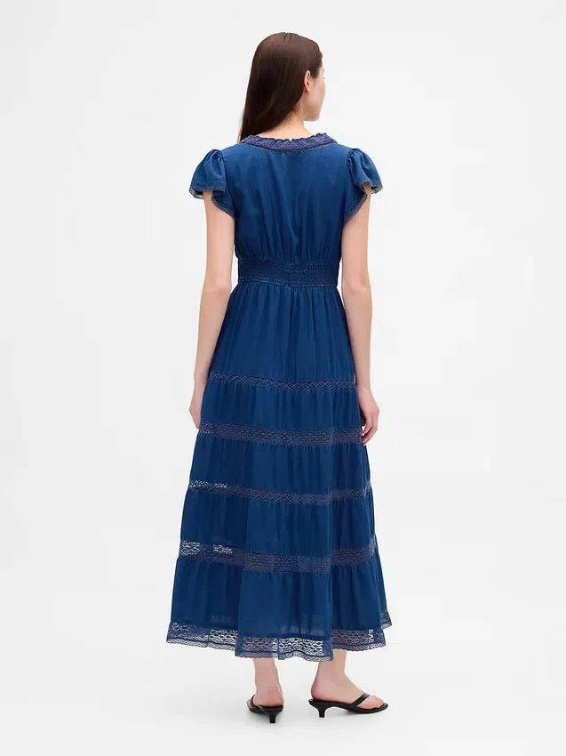 Robe mi-longue à bordure en dentelle