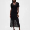 Robe mi-longue à col en V en dentelle