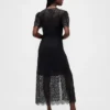 Robe mi-longue à col en V en dentelle