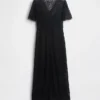 Robe mi-longue à col en V en dentelle