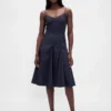 Robe mi-longue à col en V et coutures apparentes