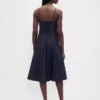 Robe mi-longue à col en V et coutures apparentes