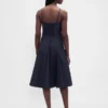 Robe mi-longue à col en V et coutures apparentes