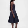 Robe mi-longue à col en V et coutures apparentes