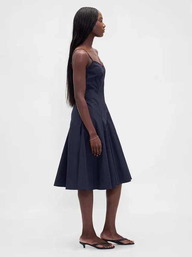 Robe mi-longue à col en V et coutures apparentes
