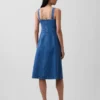 Robe mi-longue en denim à boutonnage sur le devant