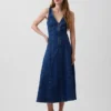 Robe mi-longue en denim à coutures apparentes et fermeture éclair sur le devant