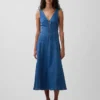 Robe mi-longue en denim à coutures apparentes et fermeture à glissière sur le devant
