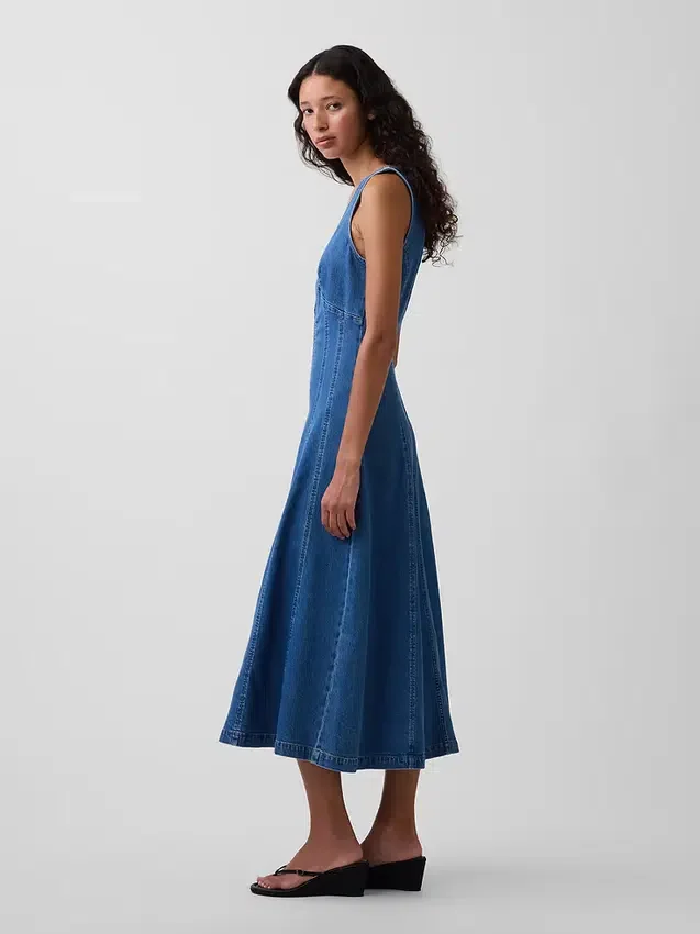 Robe mi-longue en denim à coutures apparentes et fermeture à glissière sur le devant