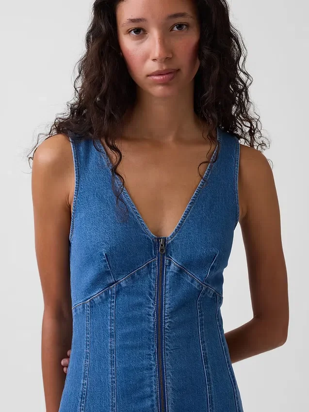 Robe mi-longue en denim à coutures apparentes et fermeture à glissière sur le devant