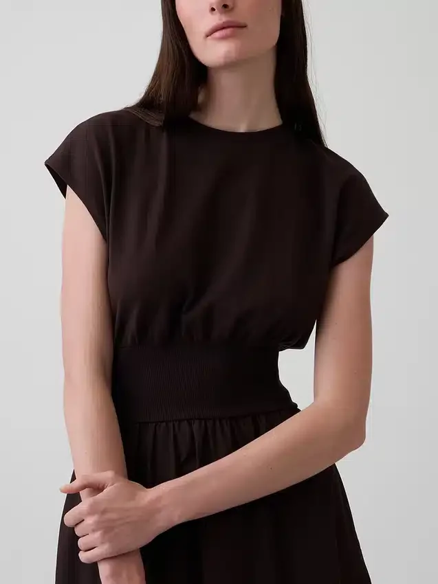 Robe mi-longue à taille basse en mélange de matières