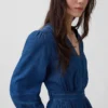 Robe midi en denim à empiècement à la taille
