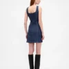 Robe mini en denim à coutures apparentes et boutons sur le devant