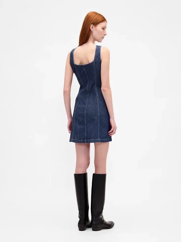 Robe mini en denim à coutures apparentes et boutons sur le devant