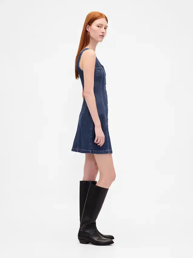 Robe mini en denim à coutures apparentes et boutons sur le devant