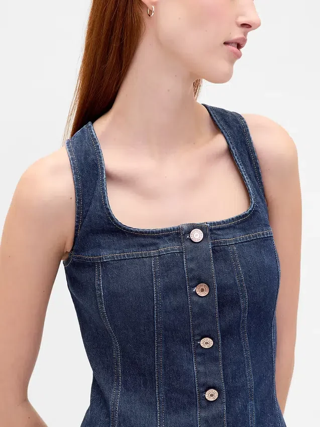Robe mini en denim à coutures apparentes et boutons sur le devant