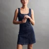Robe mini en denim à coutures apparentes et boutons sur le devant