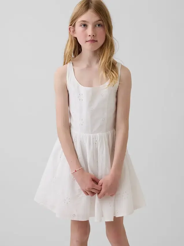 Robe à œillets pour enfant