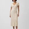 Robe-pull longue en maille côtelée à boutons sur le devant