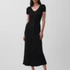 Robe-pull longue en maille côtelée à boutons sur le devant