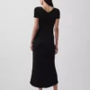 Robe-pull longue en maille côtelée à boutons sur le devant
