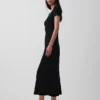 Robe-pull longue en maille côtelée à boutons sur le devant