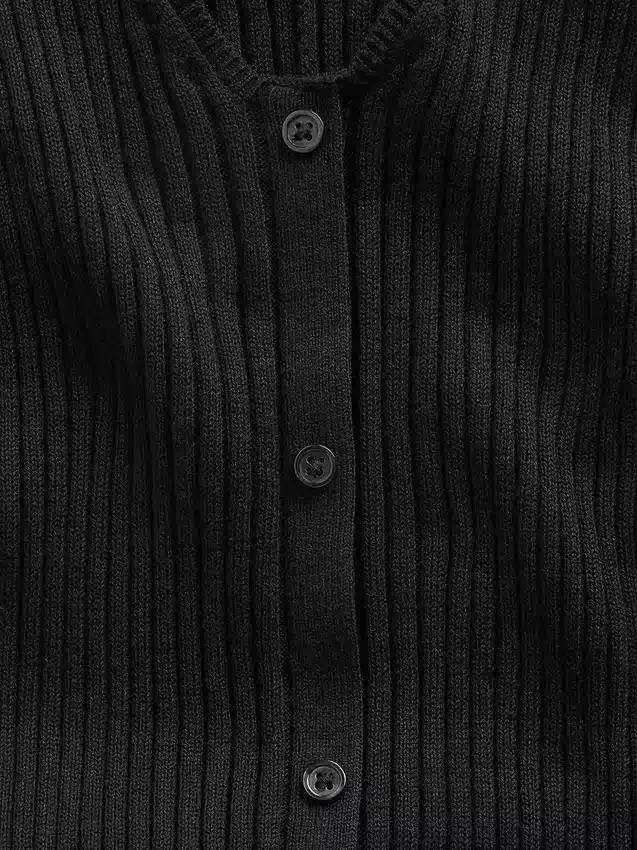 Robe-pull longue en maille côtelée à boutons sur le devant