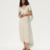 Robe-pull longue en maille côtelée à boutons sur le devant