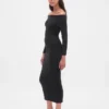 Robe-pull mi-longue à épaules dénudées en CashSoft extensible