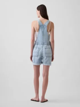 Salopette courte ample en denim ultra-doux