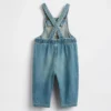 Salopette en denim pour bébé