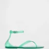 Sandales à lanières en plastique