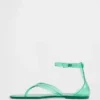 Sandales à lanières en plastique