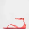 Sandales à lanières en plastique