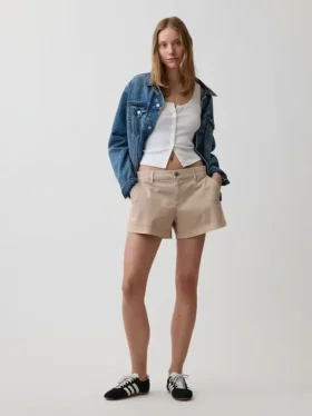 Short kaki à taille mi-haute