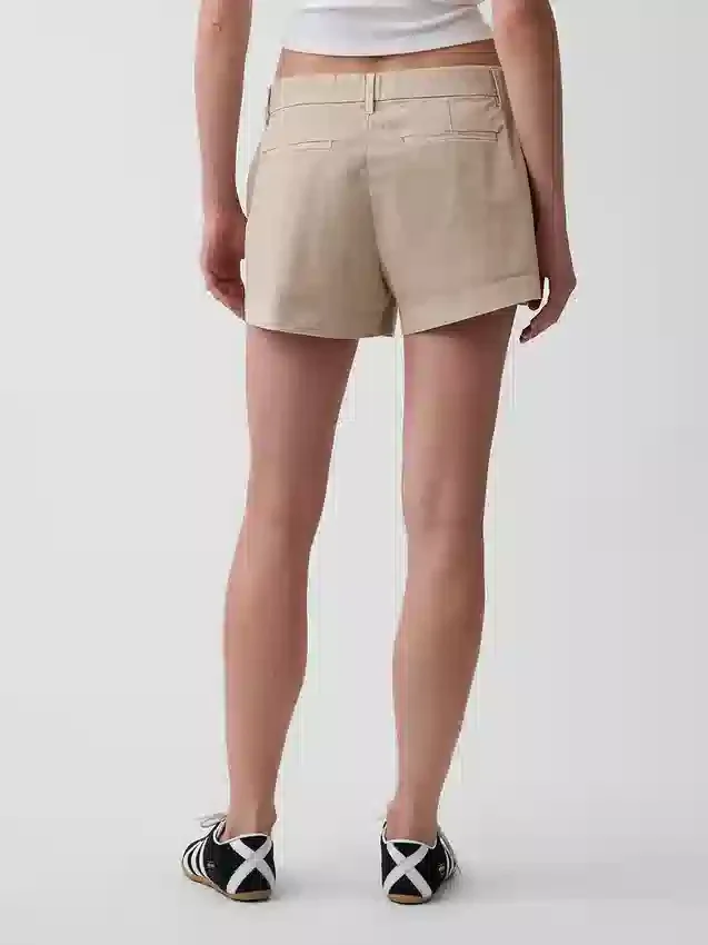 Short kaki à taille mi-haute