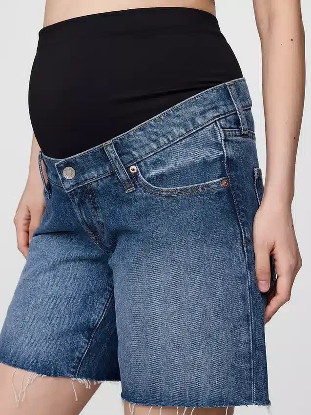 Shorts de maternité en denim à panneau intégral, 7"