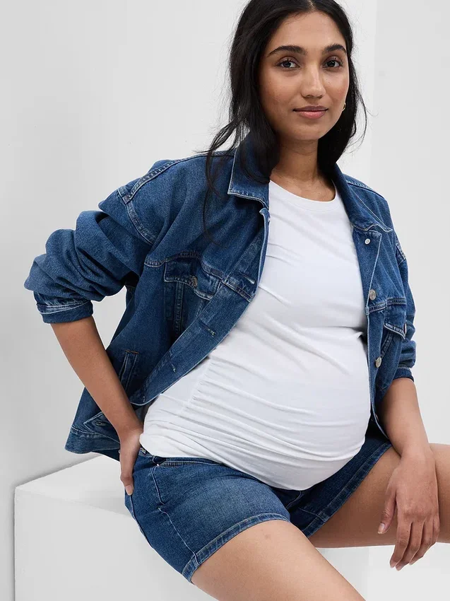 Shorts en denim de maternité à empiècement intégral de 4"