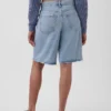Shorts en denim long à taille mi-haute de 11"