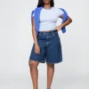 Shorts en denim long à taille mi-haute de 11"