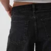 Shorts en denim long à taille mi-haute de 11"