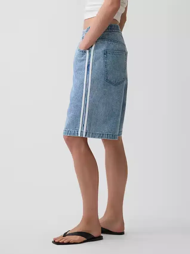Shorts en denim ultra-doux à rayures, coupe longue, taille mi-haute, 11"