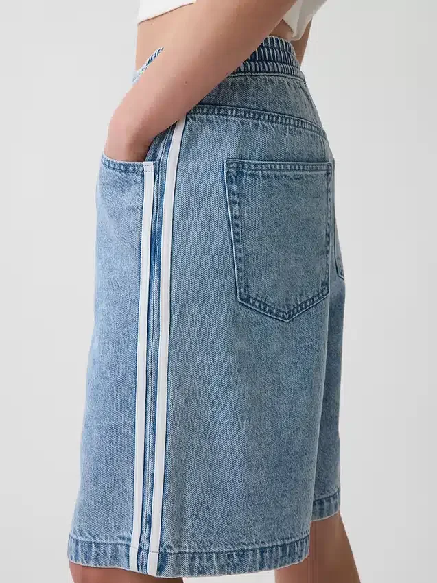 Shorts en denim ultra-doux à rayures, coupe longue, taille mi-haute, 11"