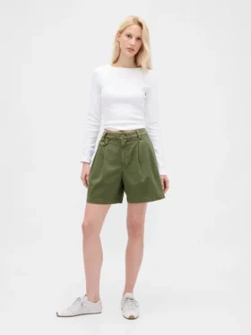 Shorts en sergé plissé à taille mi-haute (6")