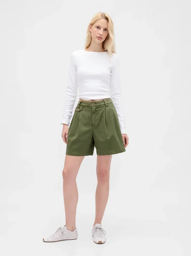 Shorts en sergé plissé à taille mi-haute (6")