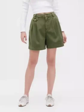 Shorts en sergé plissé à taille mi-haute (6″)